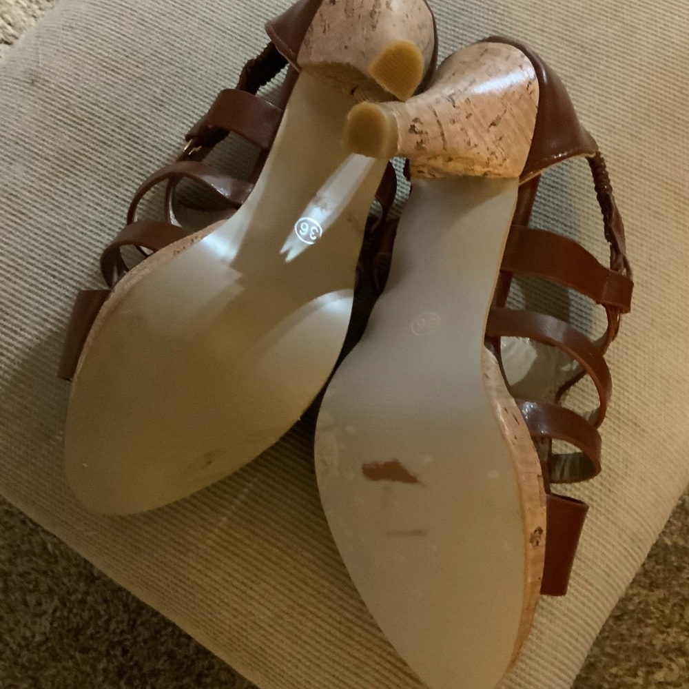 EUC BTKD BROWN WEDGE HEELED FISH MOUTHED WOMAN’S SANDALS SIZE 36 - Picture 4 of 5